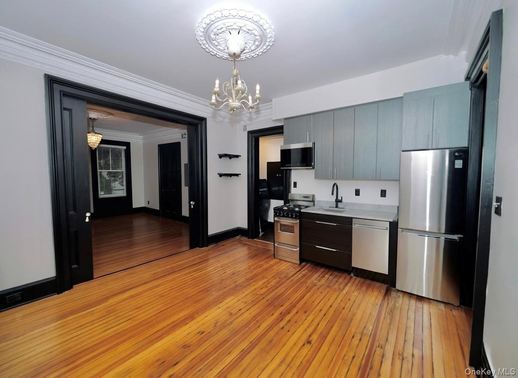 4 Grand Street - Photo 1