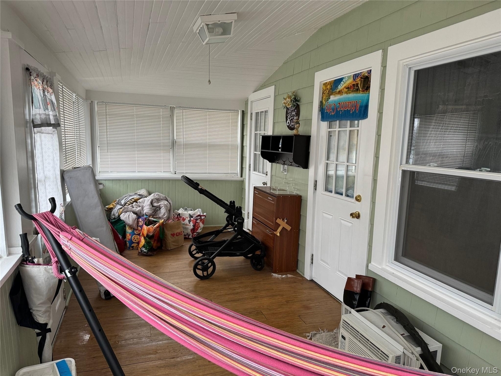 7 Travis Avenue - Photo 15