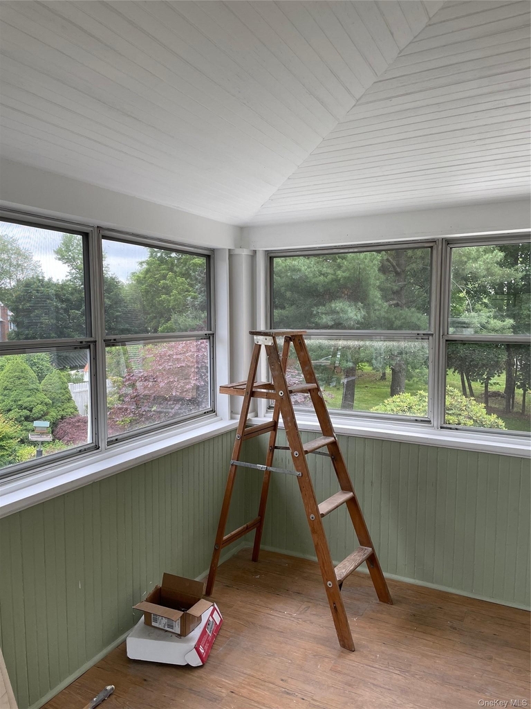 7 Travis Avenue - Photo 2