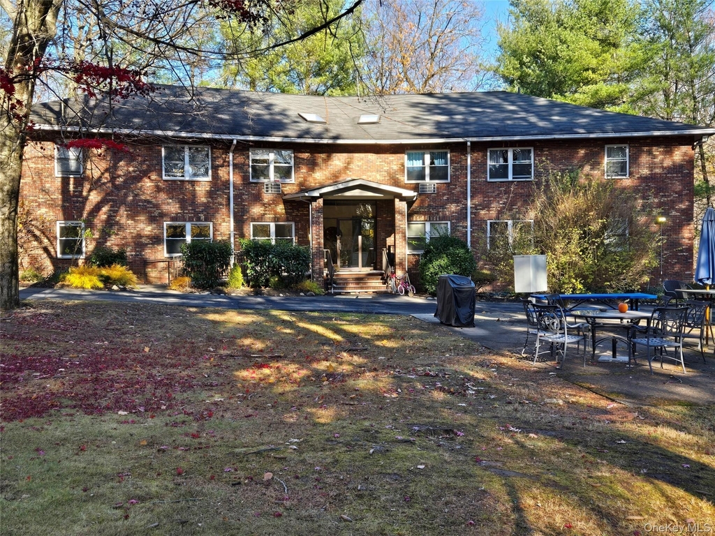 119 W Crooked Hill Road - Photo 1