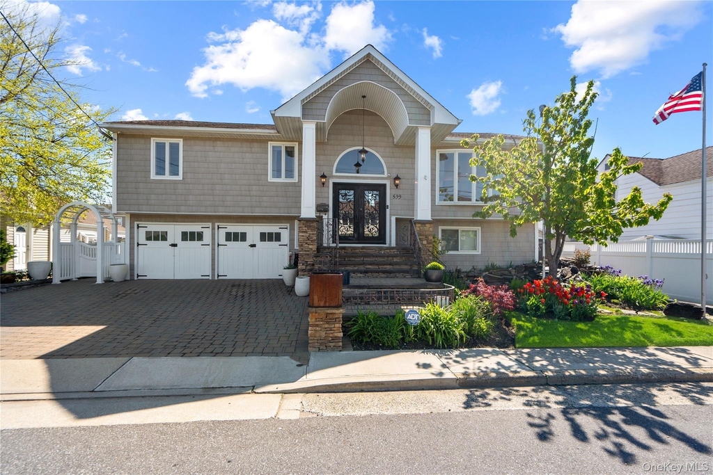 539 Nassau Avenue - Photo 1