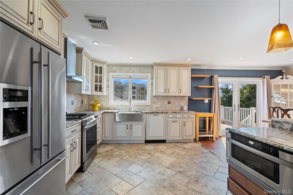 539 Nassau Avenue - Photo 9