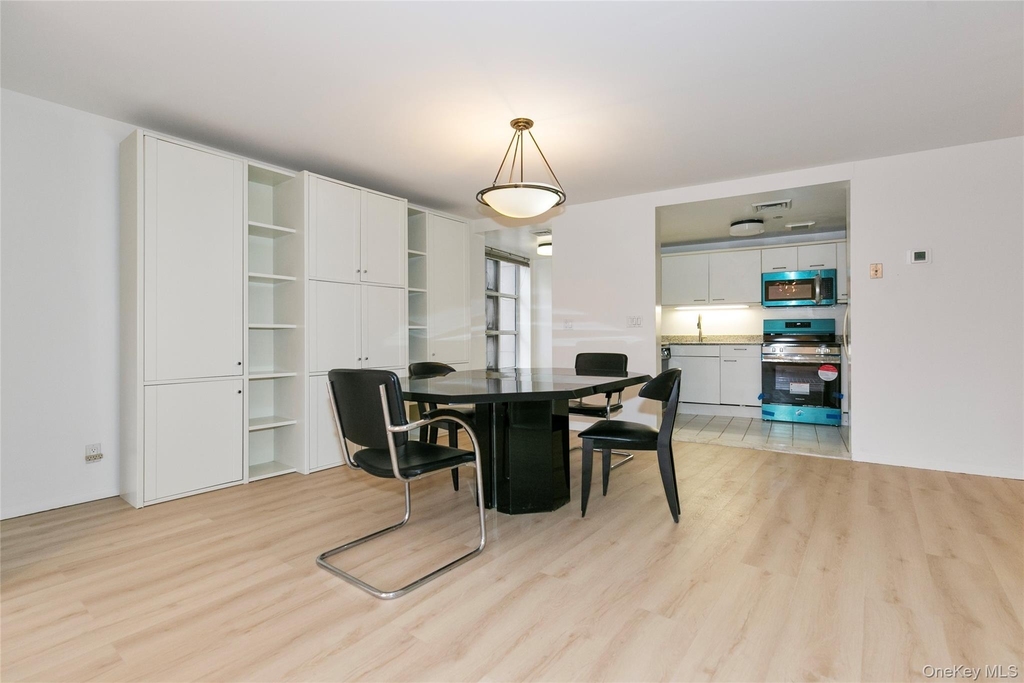 100 Cuttermill Road - Photo 8