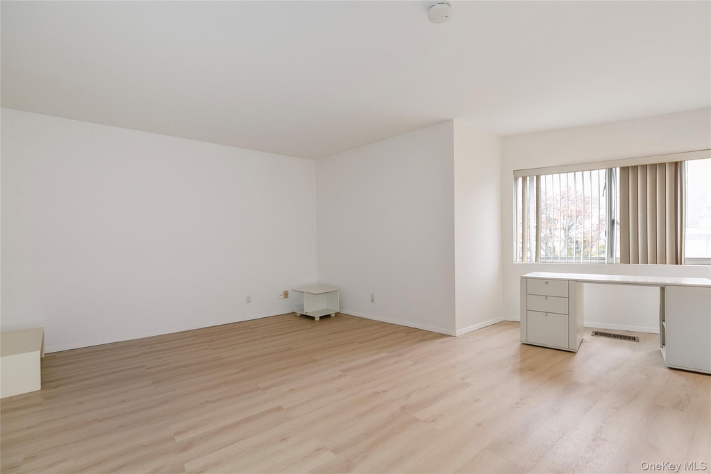 100 Cuttermill Road - Photo 22
