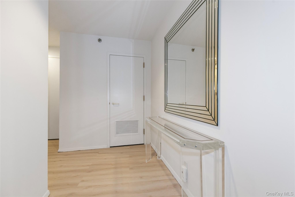 100 Cuttermill Road - Photo 7