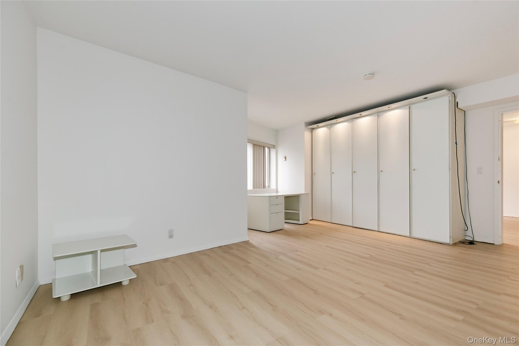 100 Cuttermill Road - Photo 18