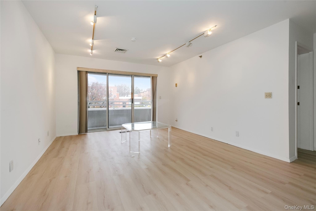 100 Cuttermill Road - Photo 24