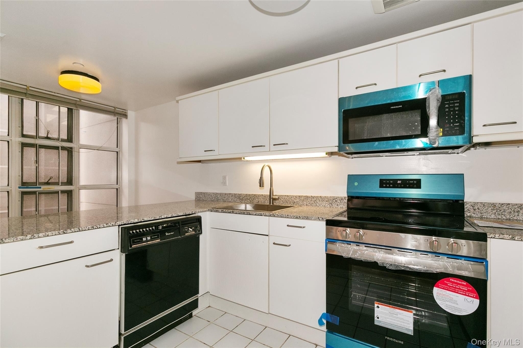 100 Cuttermill Road - Photo 14