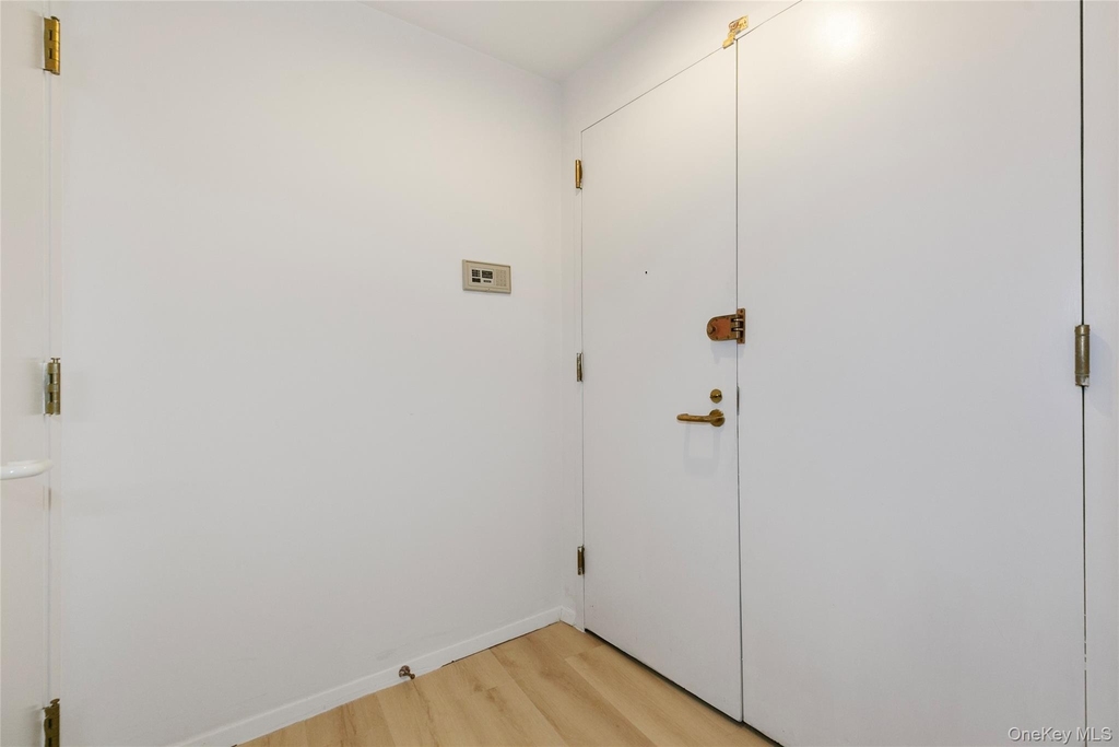 100 Cuttermill Road - Photo 6