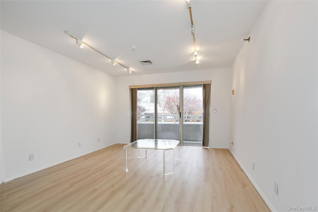 100 Cuttermill Road - Photo 23