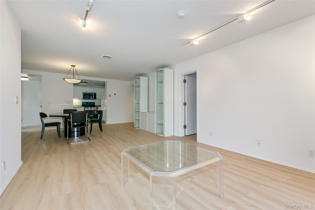 100 Cuttermill Road - Photo 13