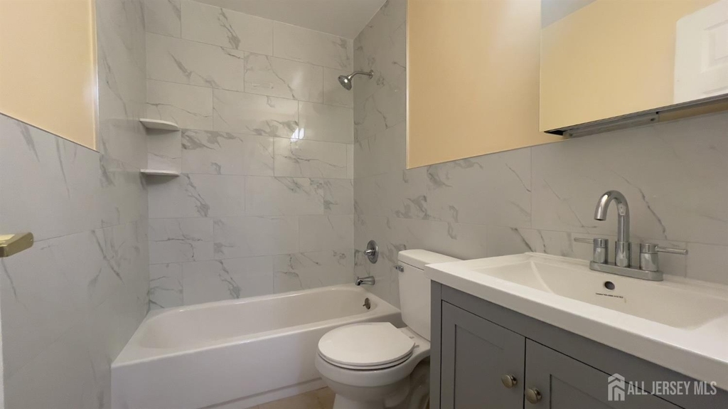16 Lake Avenue - Photo 5