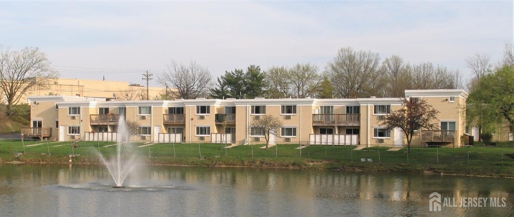 16 Lake Avenue - Photo 8