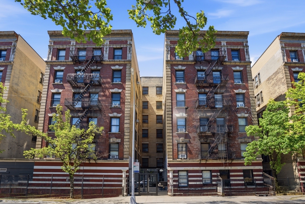 4260 Broadway - Photo 9