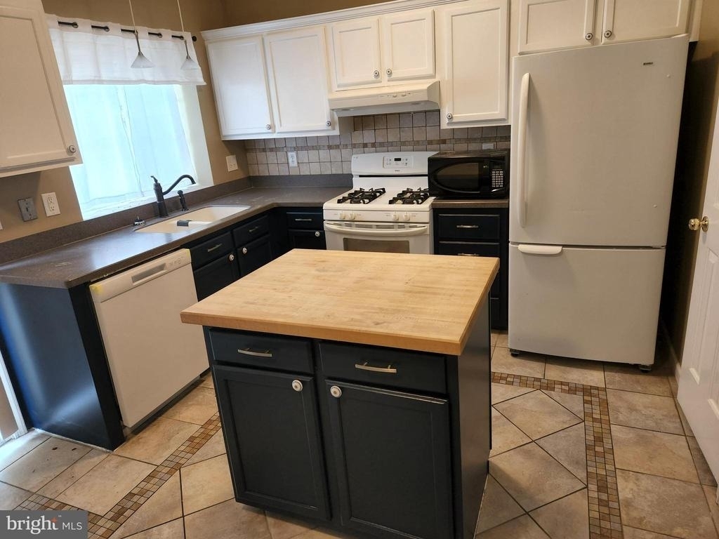 7148 Westfield Court - Photo 3