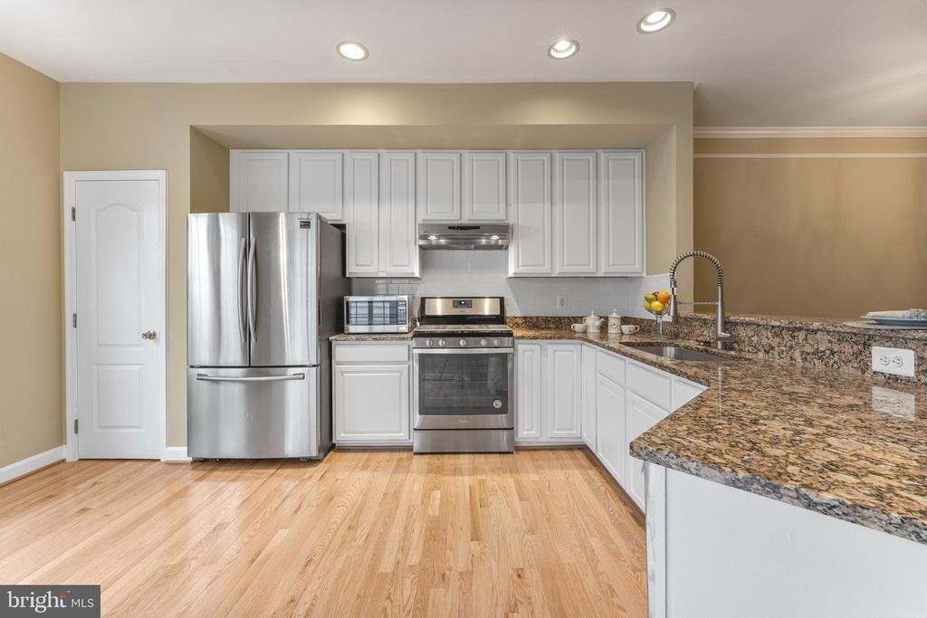 6002 Saint Hubert Lane - Photo 6