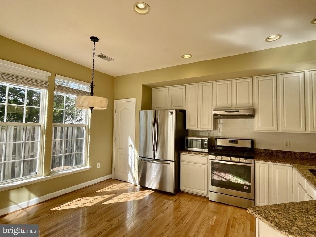 6002 Saint Hubert Lane - Photo 5