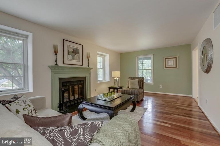 5820 Silchester Street - Photo 5