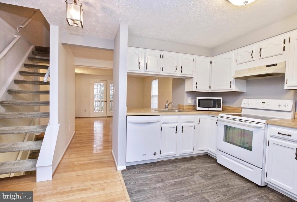1915 Belmont Ridge Court - Photo 9