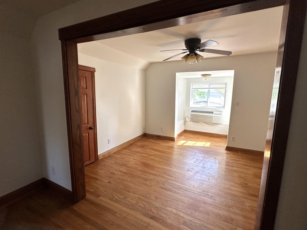 537 Winchester Avenue - Photo 5