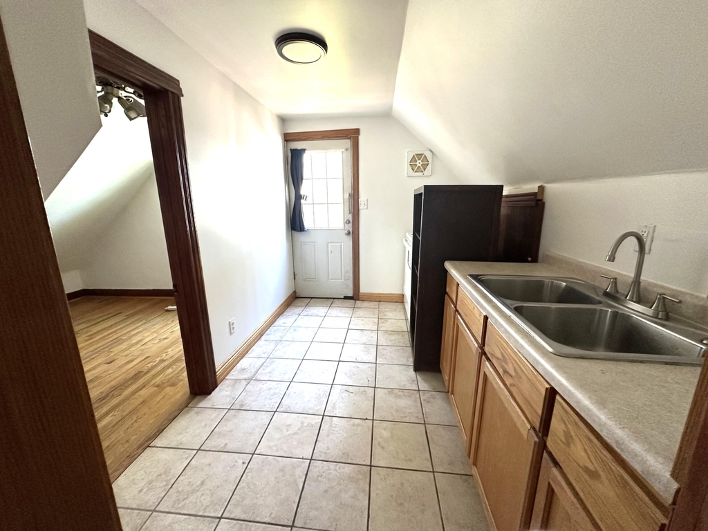 537 Winchester Avenue - Photo 8