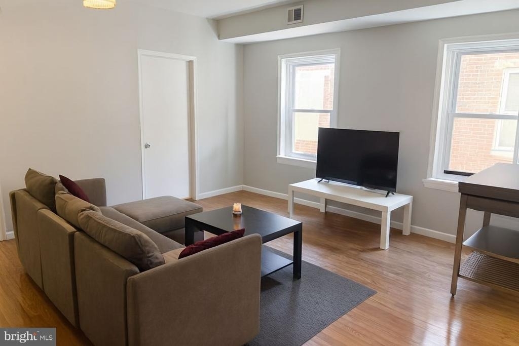 2008 Chestnut Street - Photo 2