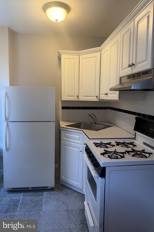 2008 Chestnut Street - Photo 3