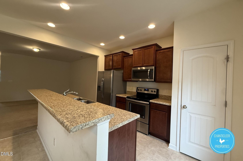 49 E Grove Point Drive - Photo 2
