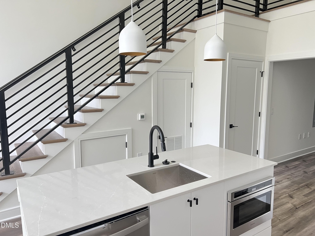 615 Daniels Street - Photo 4