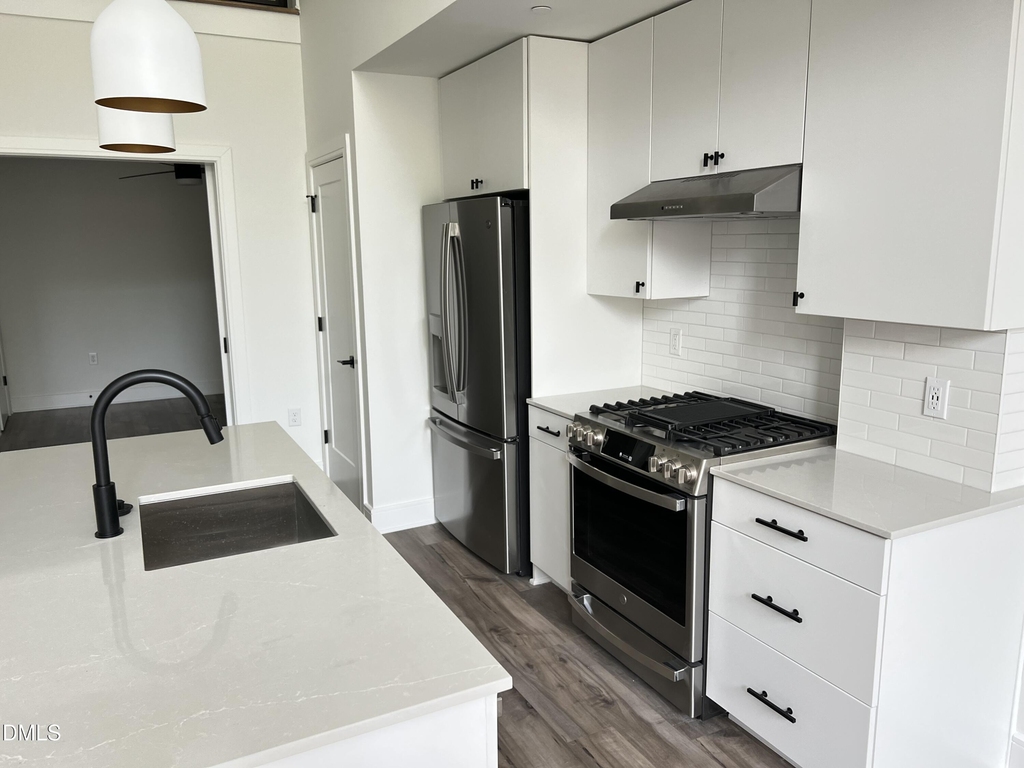 615 Daniels Street - Photo 3