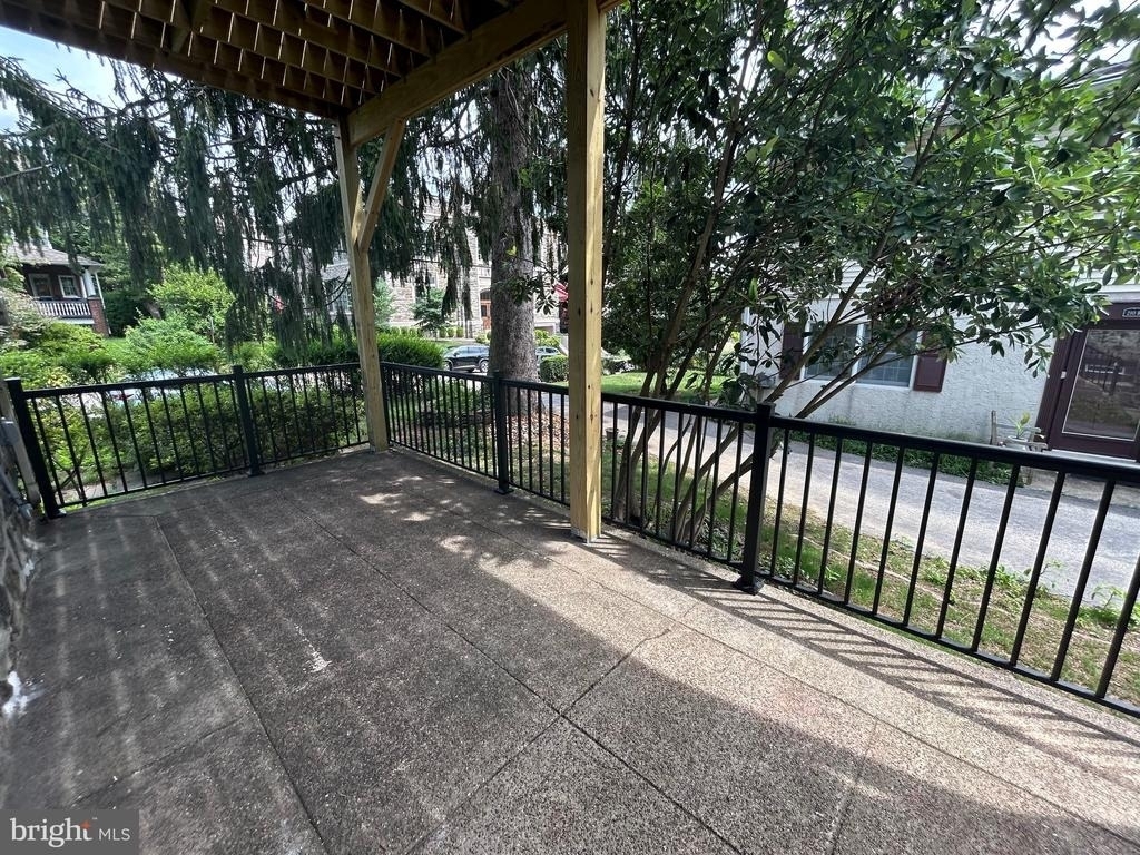 212 Forrest Avenue - Photo 0