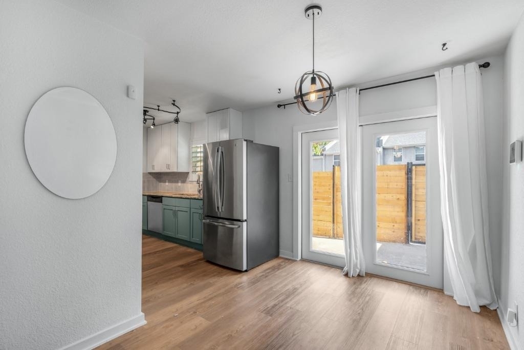 6211 Manor Rd - Photo 2