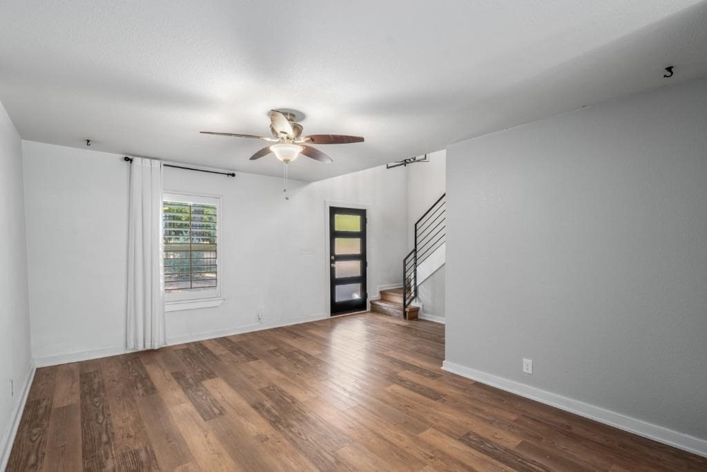 6211 Manor Rd - Photo 5