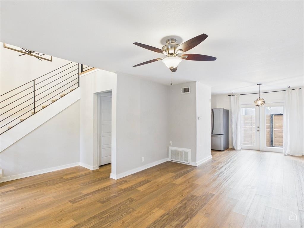 6211 Manor Rd - Photo 1