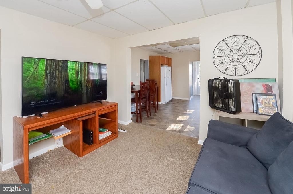 104 Market Place - Photo 3