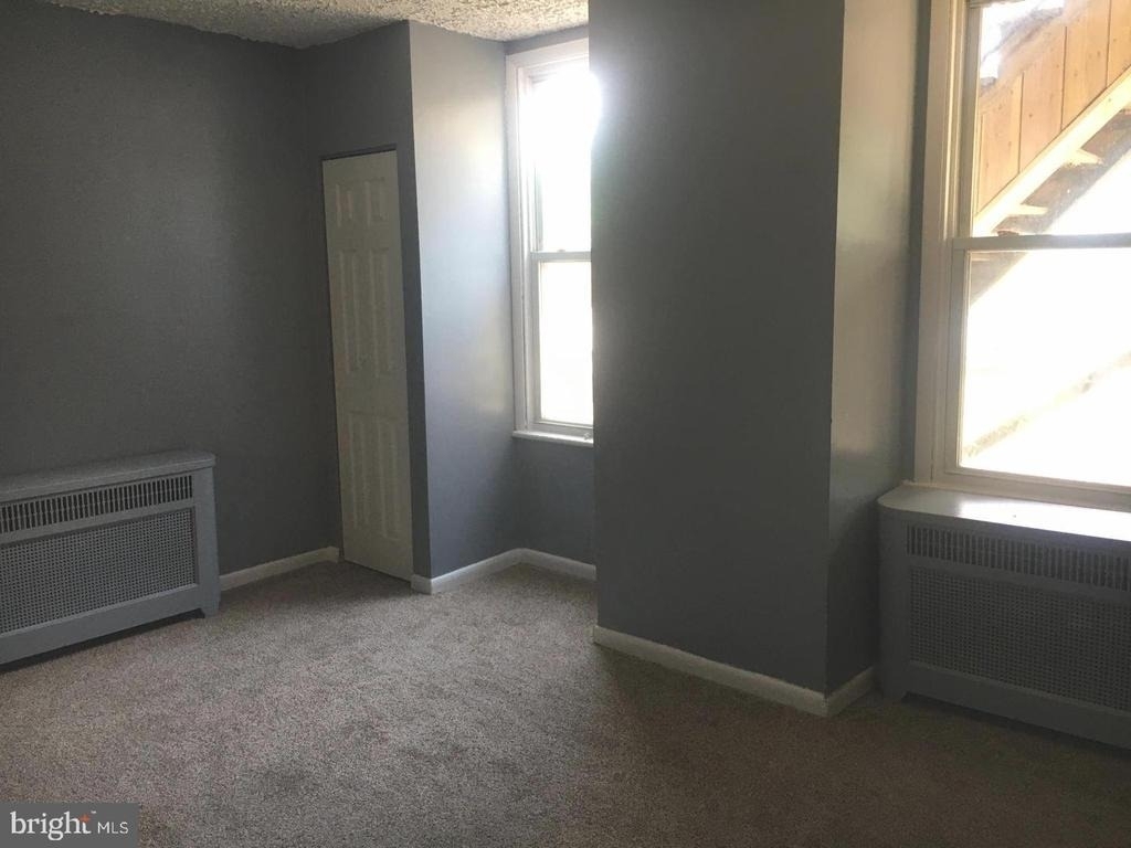 104 Market Place - Photo 7