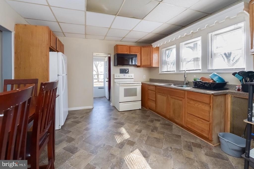 104 Market Place - Photo 1