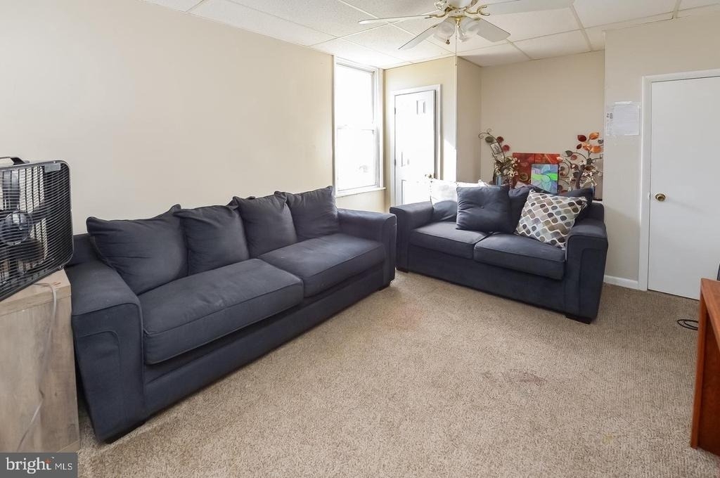 104 Market Place - Photo 2