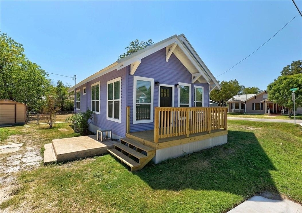 719 W 3rd St - Photo 1