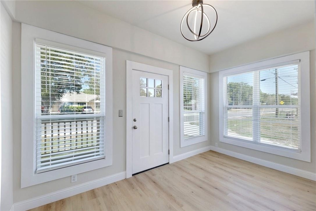 719 W 3rd St - Photo 4