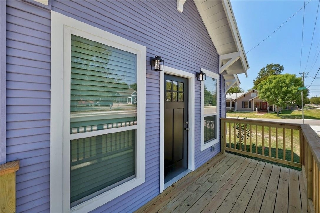719 W 3rd St - Photo 3