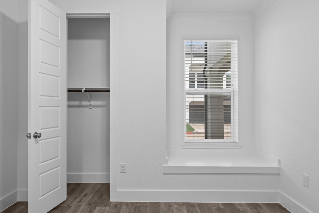 1664 Hillside Terrace - Photo 5