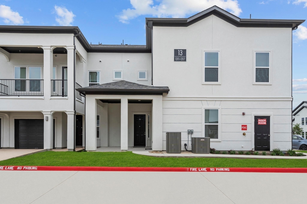 1664 Hillside Terrace - Photo 1
