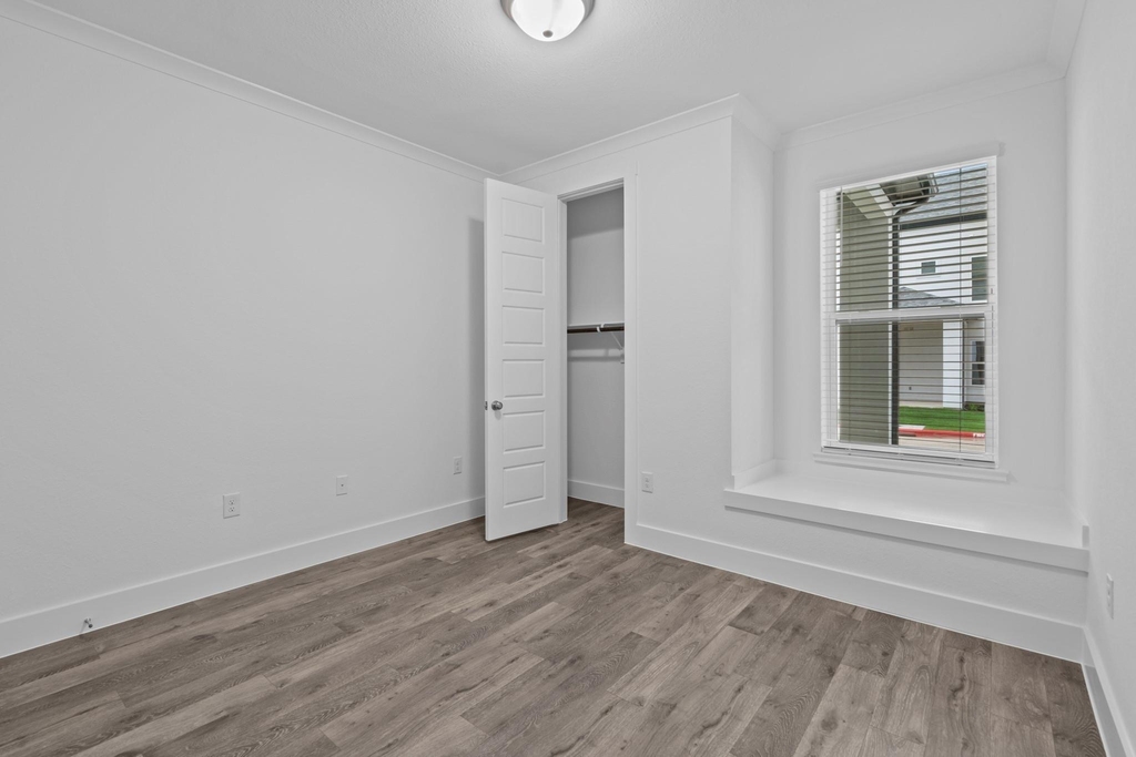 1664 Hillside Terrace - Photo 4