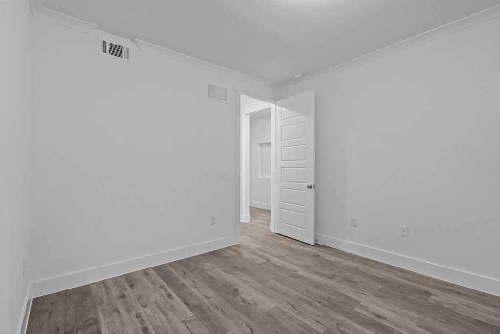 1664 Hillside Terrace - Photo 11