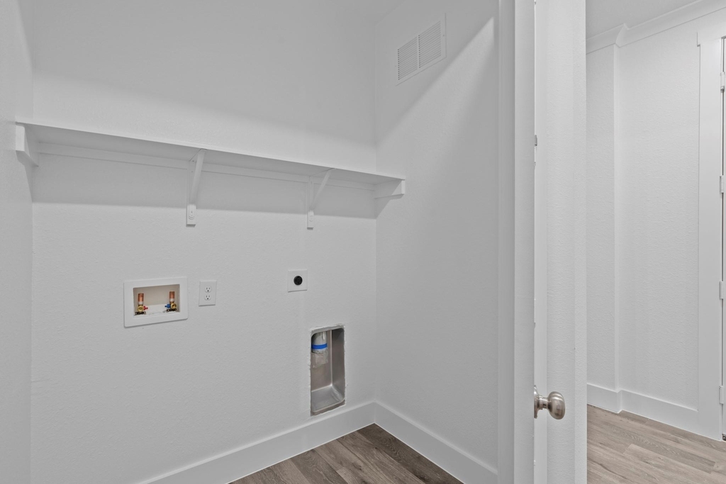 1664 Hillside Terrace - Photo 2
