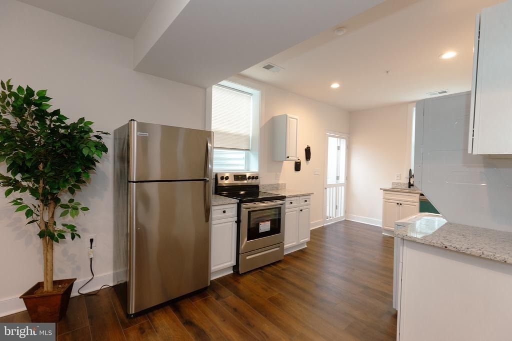 5705 Crestwood Place - Photo 2