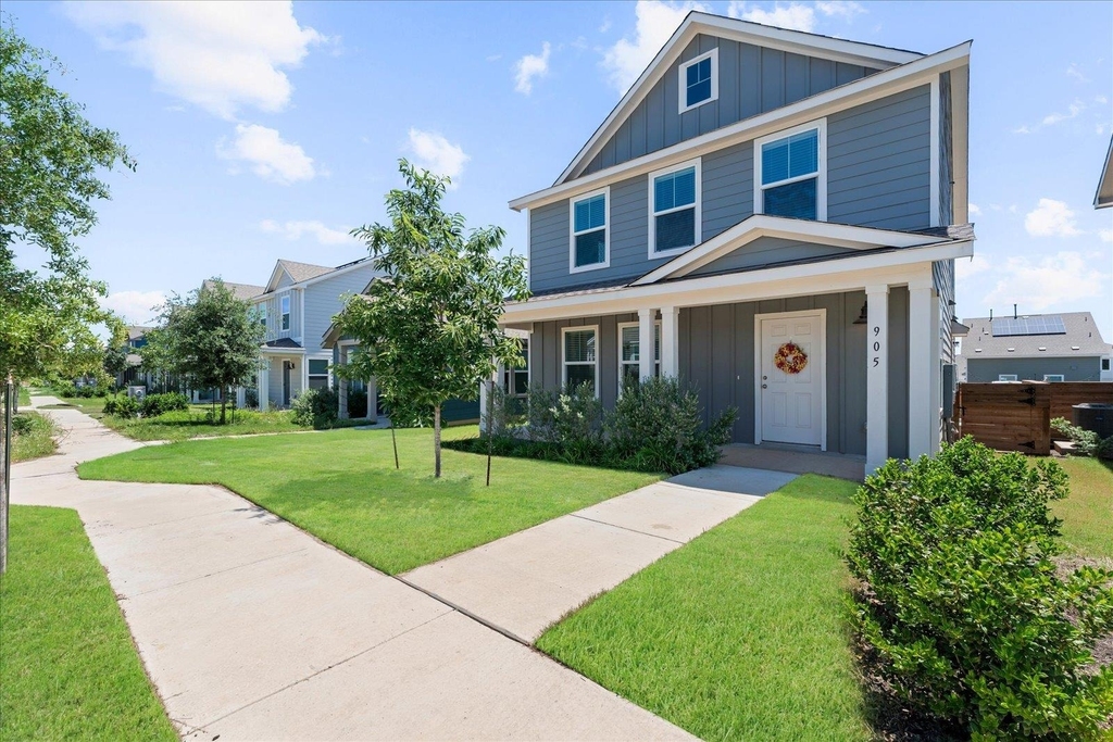 905 Powell St - Photo 1