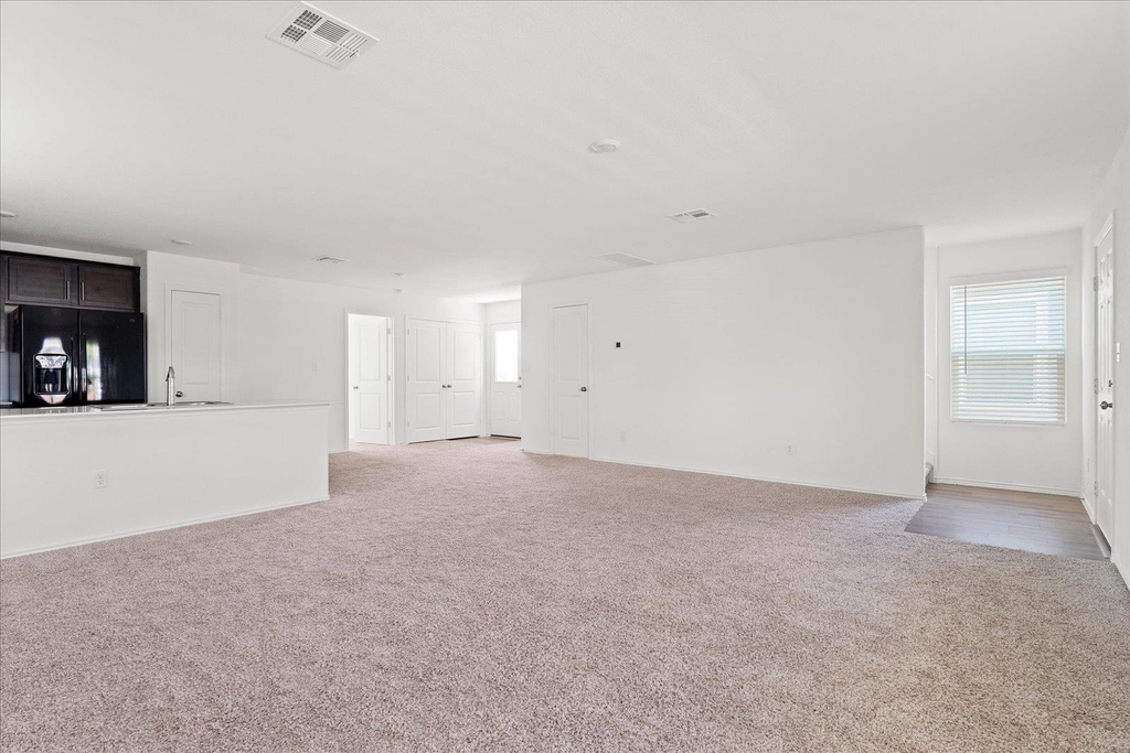 905 Powell St - Photo 7