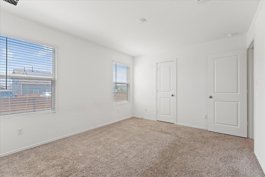 905 Powell St - Photo 17